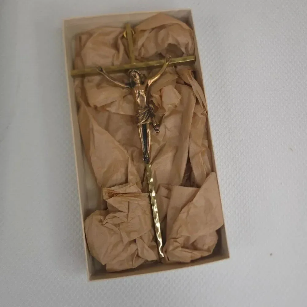 Vintage Hammered Brass Bronze Crucifix Cross Wall Hanging Catholic 9